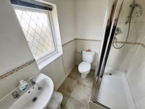 Master En-suite- click for photo gallery